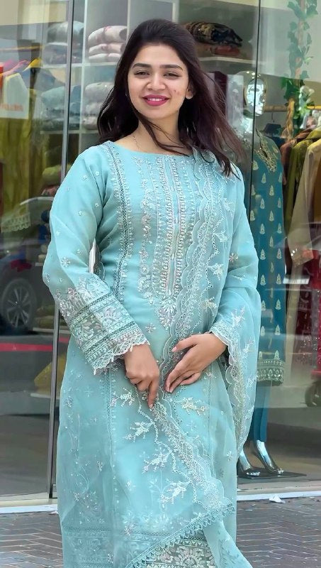 NEW LAUNCHING NEW PAKISTANI SUIT FOR WOMENS