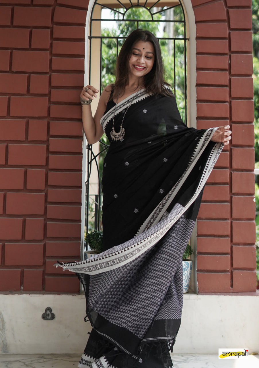 NEW ATTRACTIVE SAREE FOR WOMEN 40115