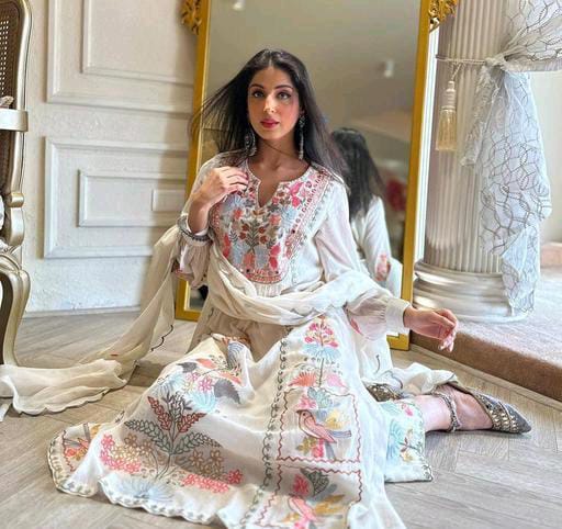WHITE EMBROIDERED GEORGETTE SUIT SET